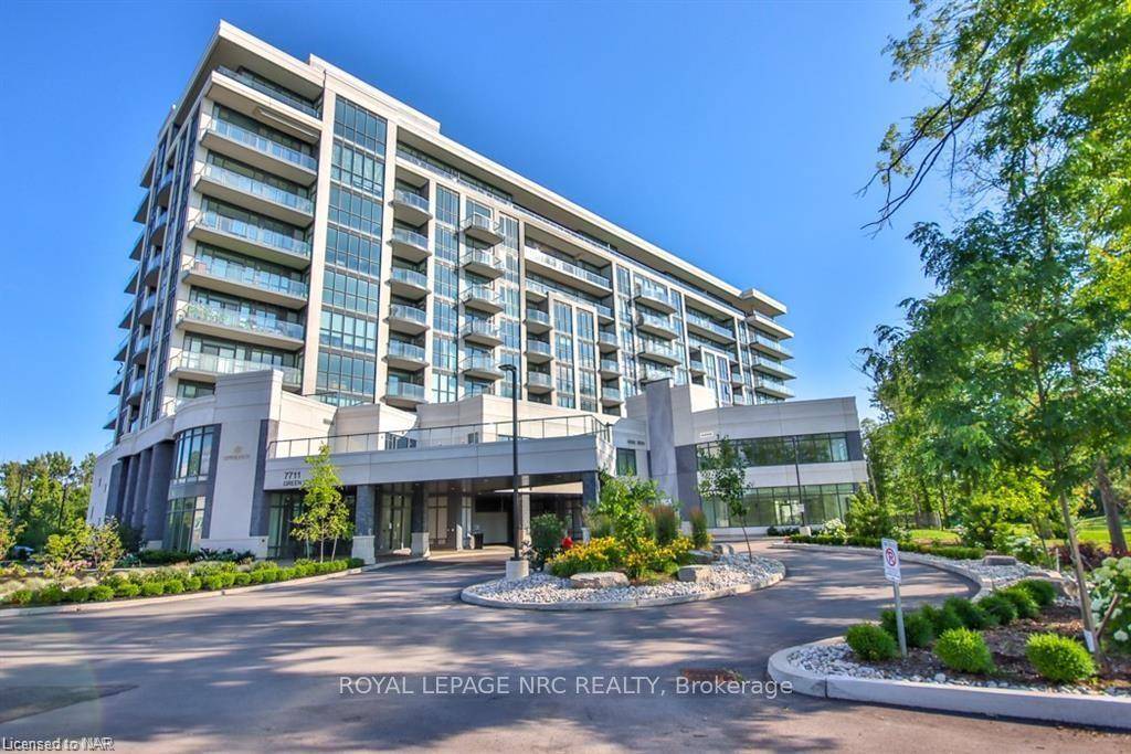 Luxury Upper Vista overlooking downtown amp ; Thundering Waters Golf amp ; Country Club !