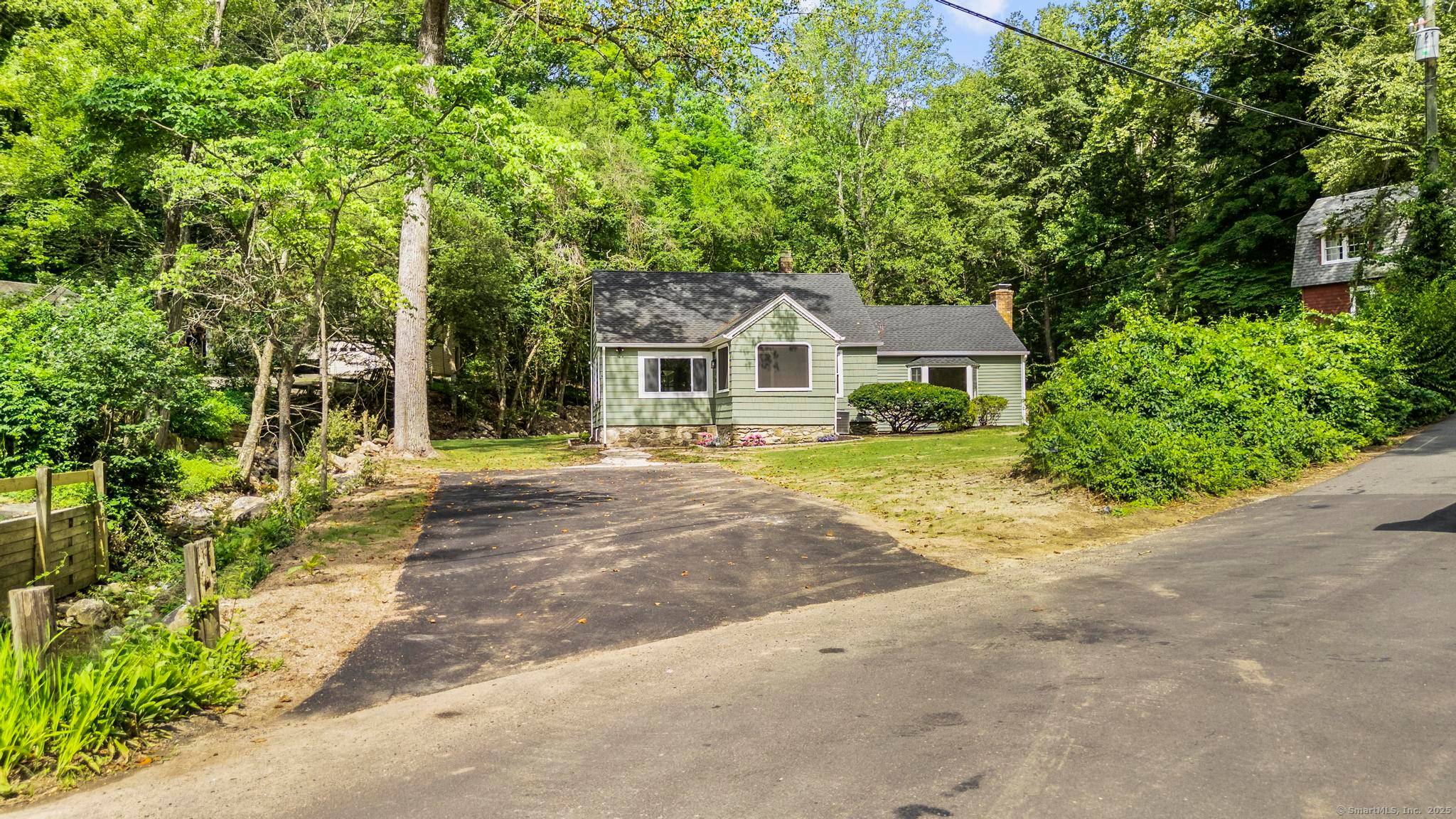 Charming Newtown Cape on a peaceful country road !