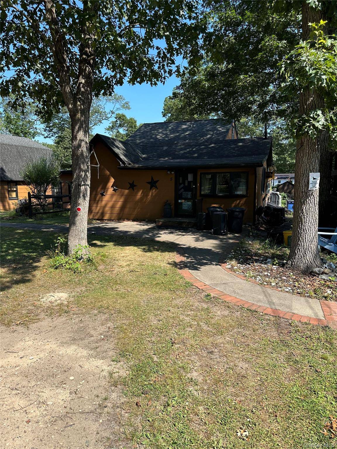 Home needs Work, This home features large living room, dinning room, Den w woodburning stove, laundry room, eat in kitchen, over size2 car garage with large loft, 2 attics, large ...