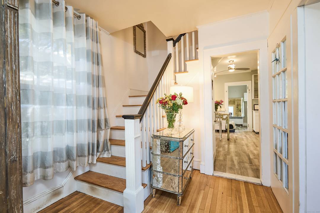 START YOUR NEW YEAR, MAKE YOUR OFFER AND SCHEDULE THE MOVERS TO SETTLE RIGHT INTO YOUR 3 BEDROOM COLONIAL OFFERING AN IDEAL, CONVENIENT LOCATION CLOSE TO SCHOOLS, RETAIL SHOPPING, PARKS ...