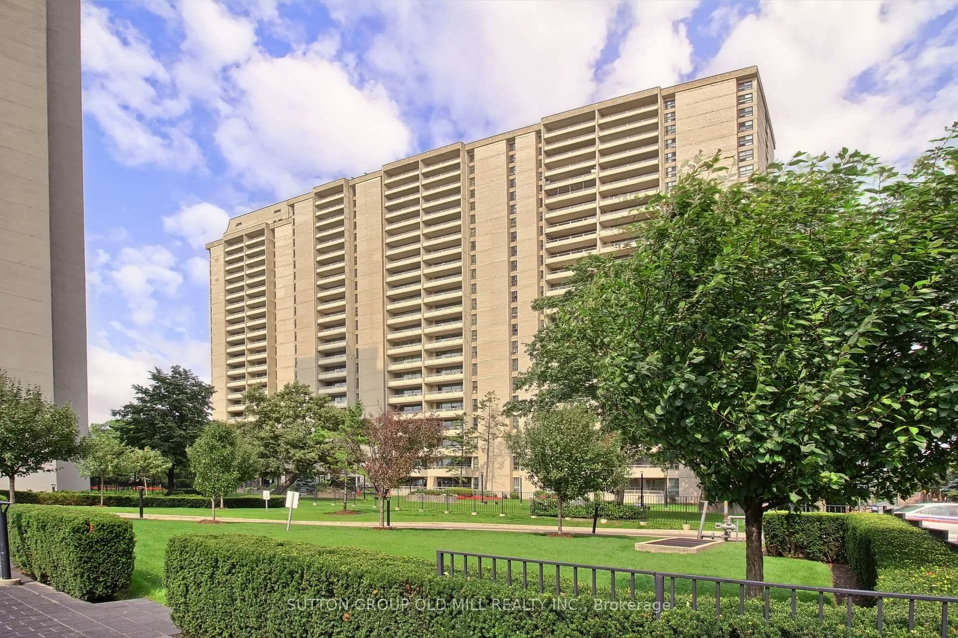 Prime midtown location ! This spacious and bright 2 bedroom suite offers plenty of storage and stylish designer touches throughout.