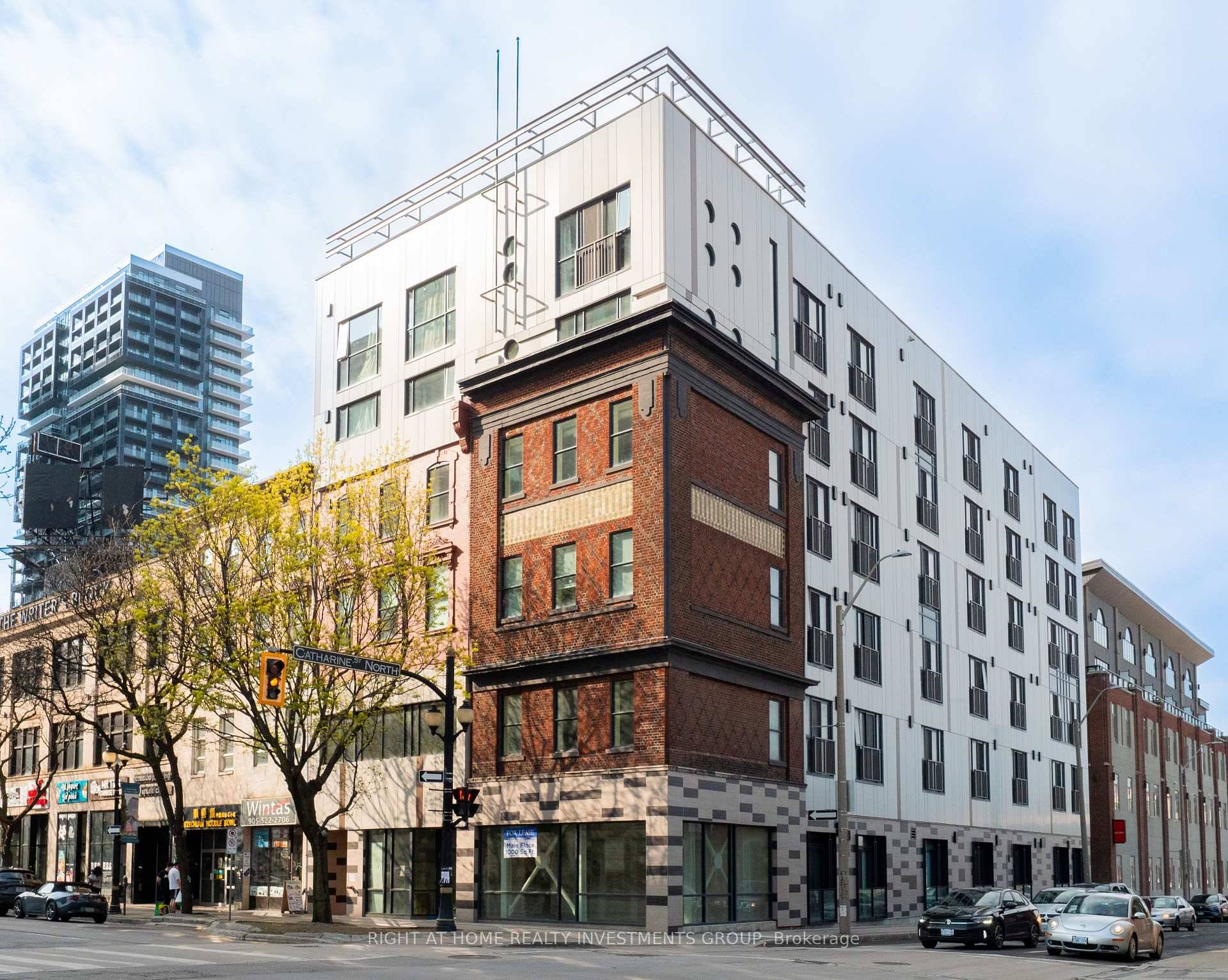 Welcome to Gore Park Lofts, an exquisite blend of modern design and historic charm nestled in the heart of Hamilton at 121 King St E.