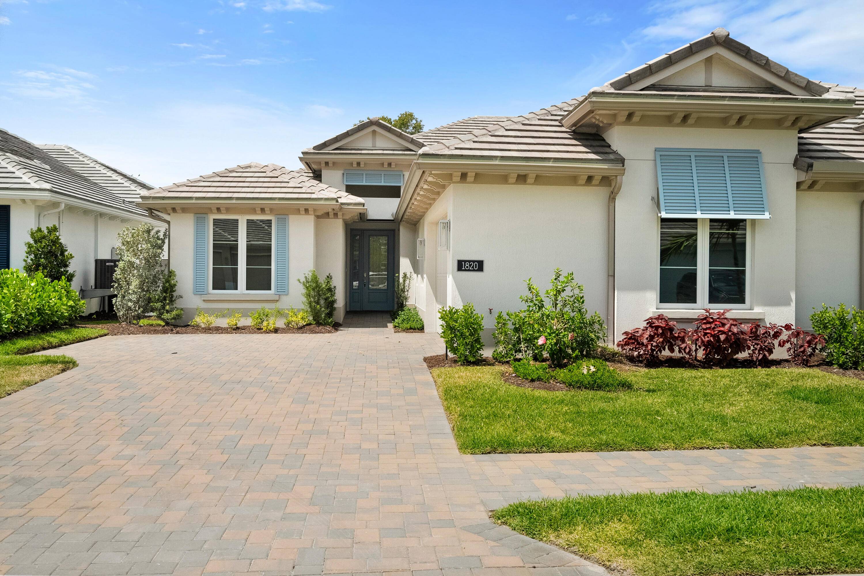 This 3 bedrooms, 3 baths, with a Bermuda Elevation has a gourmet kitchen with a 36'' natural gas cook top, Kitchen Aid appliances, quartz countertops, 2 panel solid core interior ...