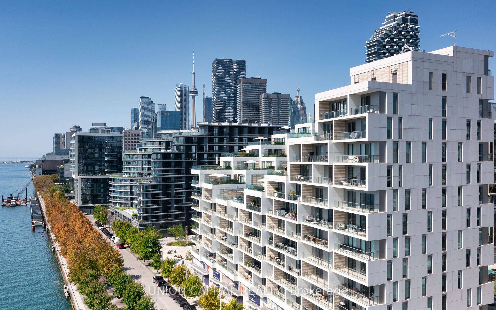 Luxury Waterfront Living at Aquabella by Tridel This modern 2 bedroom, 2 bath suite boasts 773 Sq.