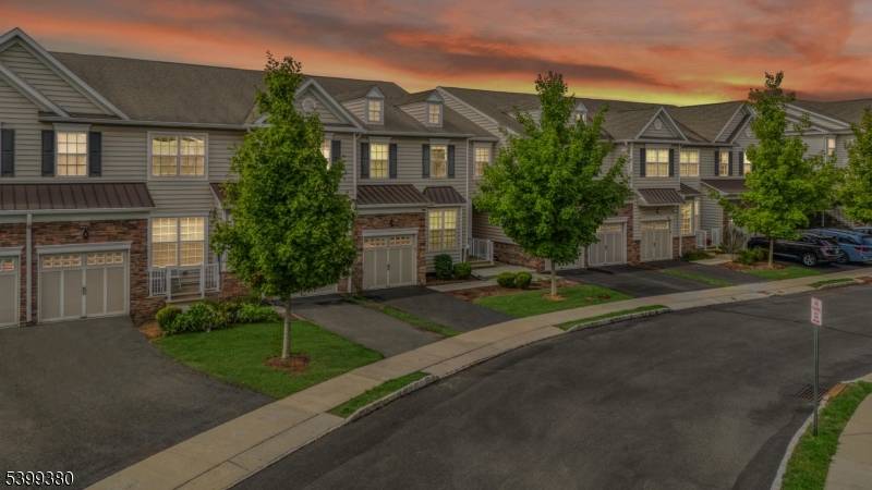 Welcome to 11 Cortland Place in Montgomery Ridge !