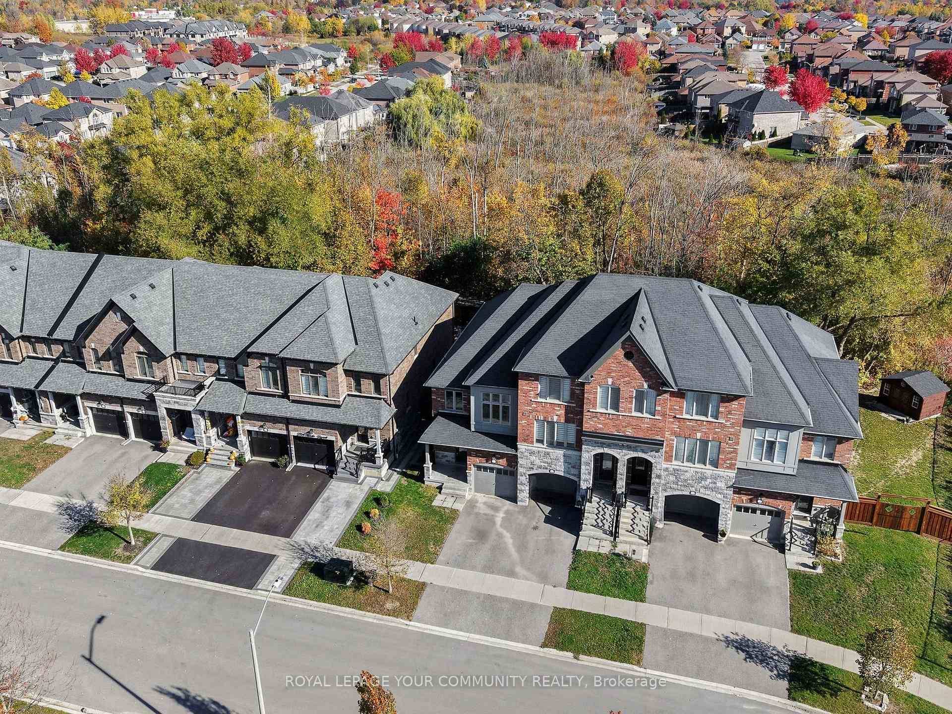 Beautiful End Unit Townhome Backing onto Ravine in Desirable Alcona, Innisfil !