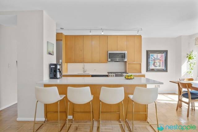 Bright, Spacious 4 Bedroom Residence in the Heart of Flatiron Available Mid JanuaryWelcome to Residence 1009 at The Victoria, a rare and oversized 4 bedroom, 3 bathroom home offering exceptional ...