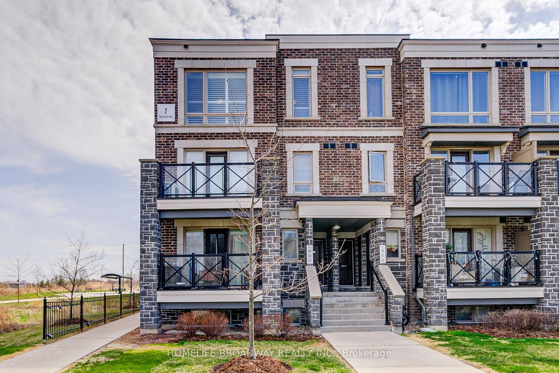 Rare And Beautiful Corner Unit 2 Bed 2 Bath Condo Townhouse W.