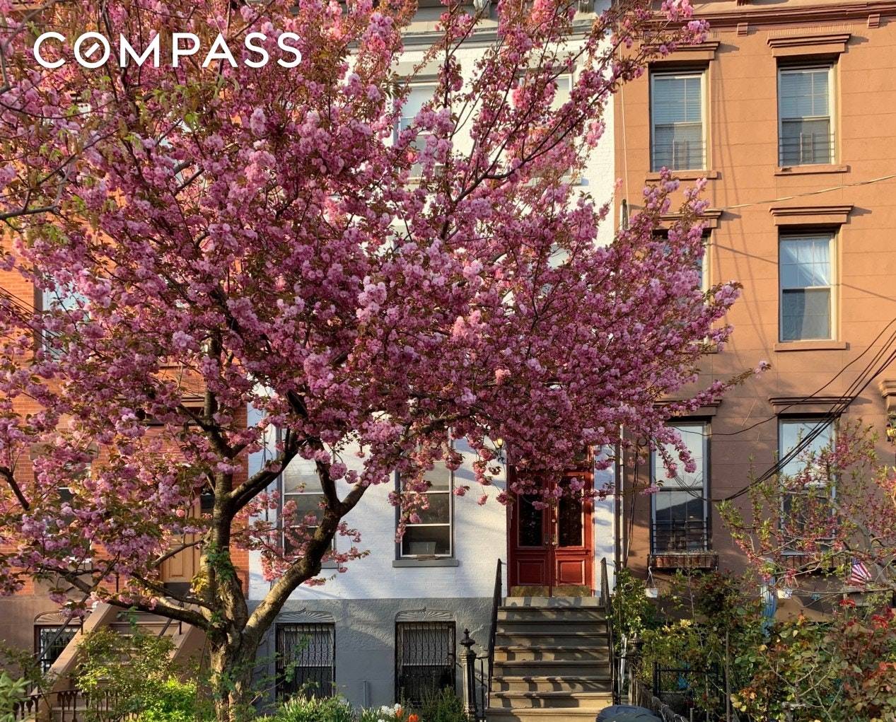 This 4 family townhouse presents a fantastic opportunity for both end users and investors alike.