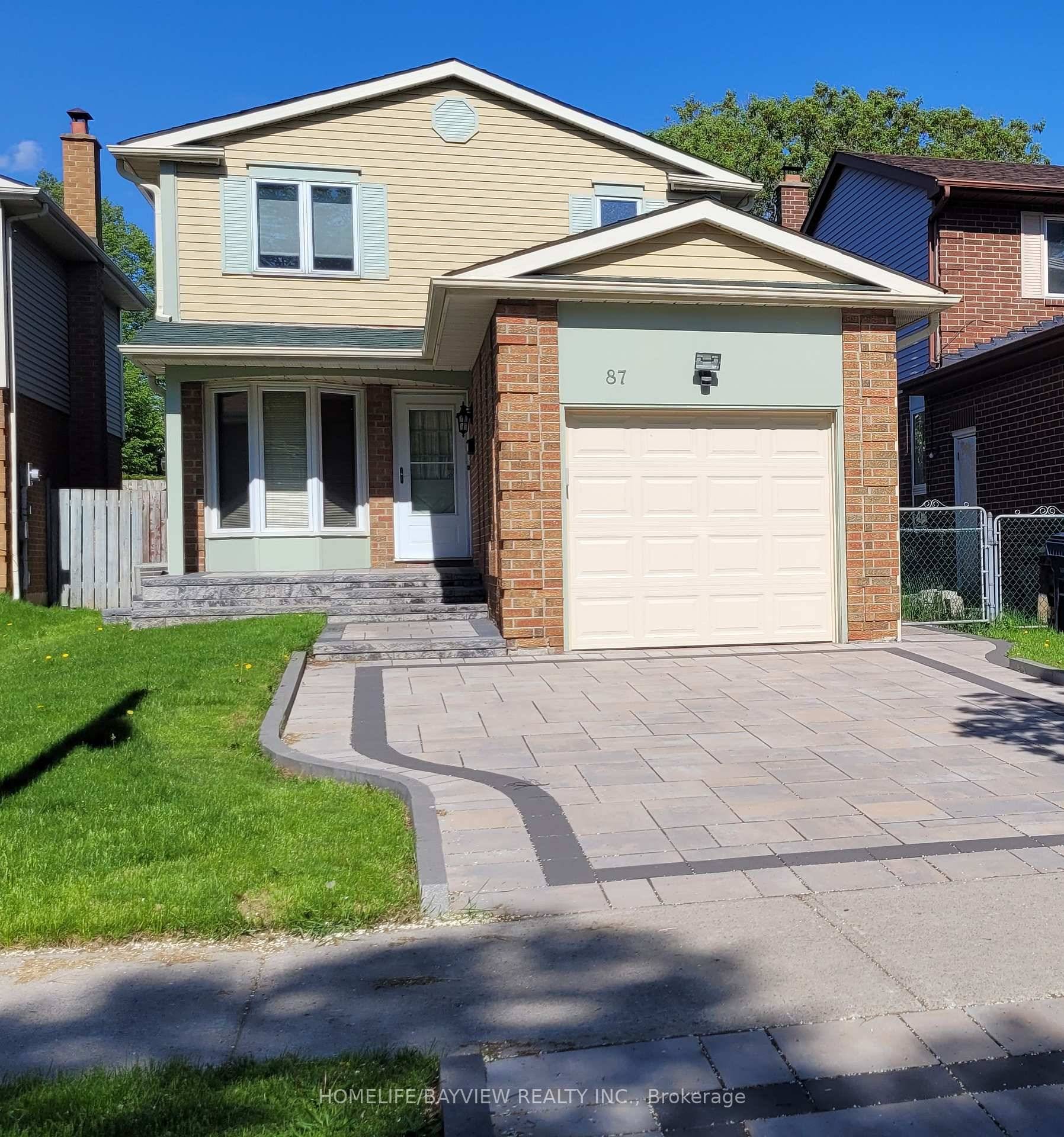 Costain built single family home in mature neighbourhood.