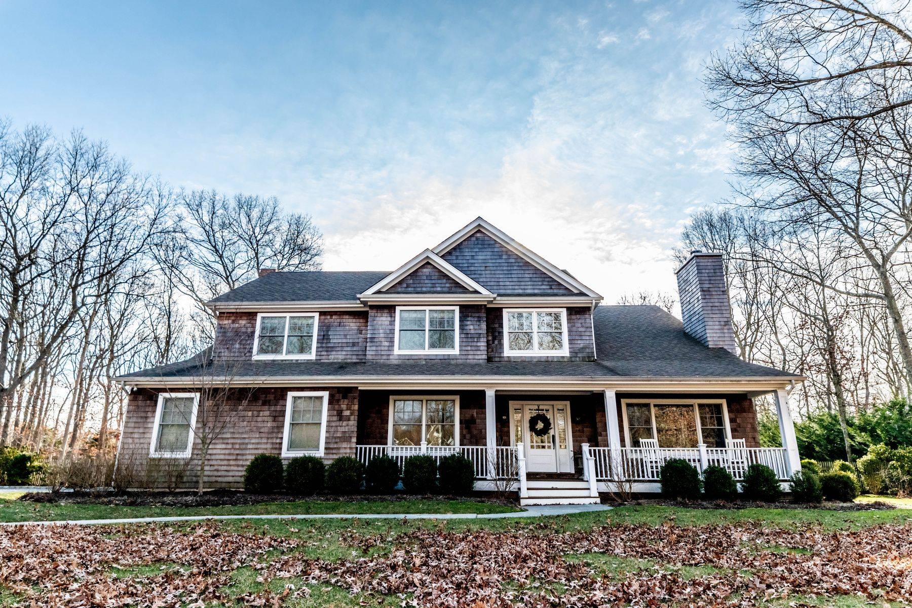 Pool, Tennis and Five Bedrooms in Southampton