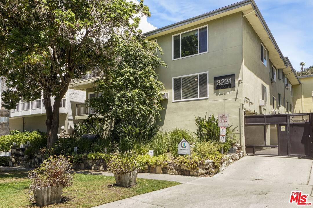 8231 De Longpre Ave 14BR Hollywood Hills East La
