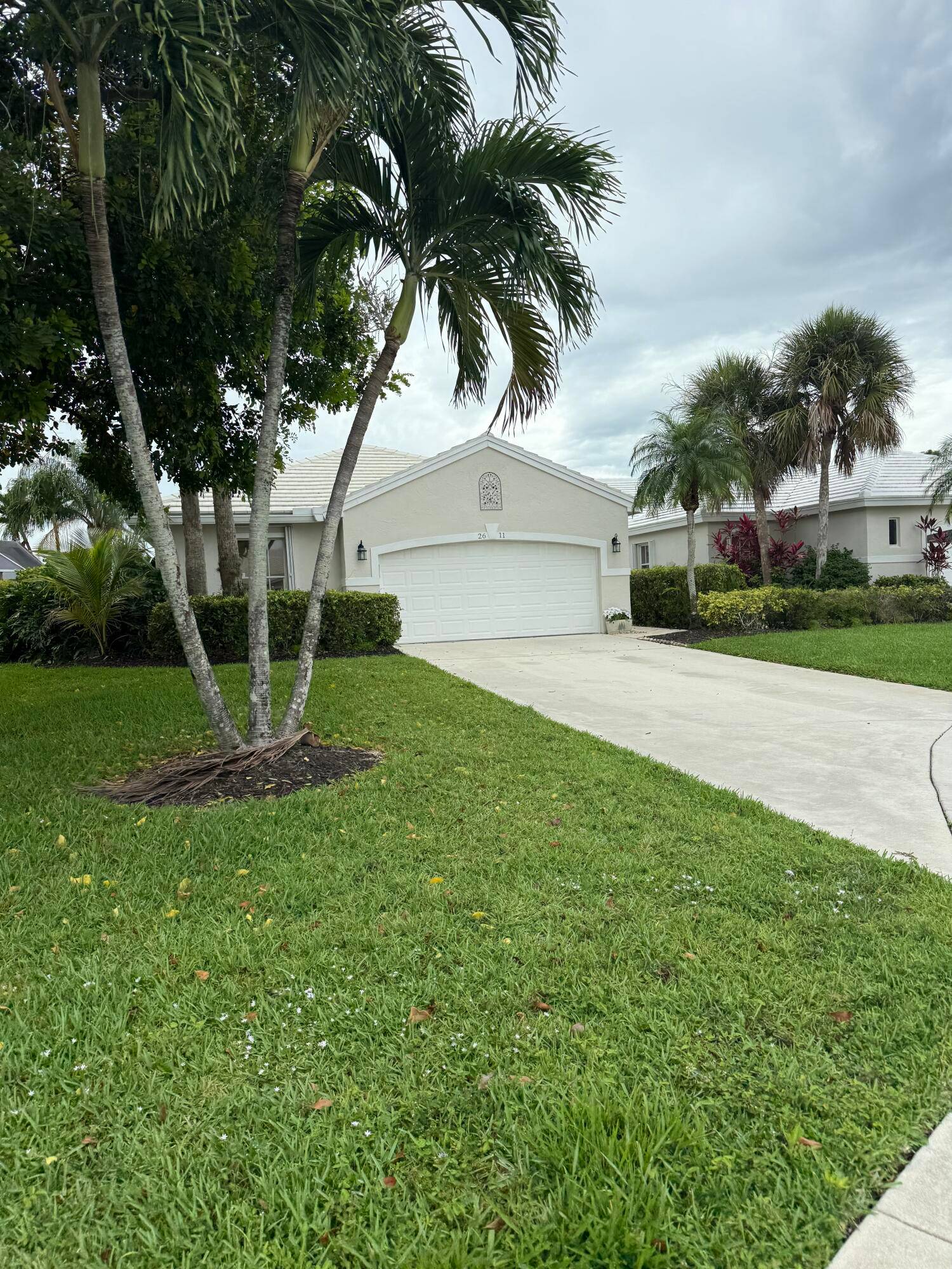 Nestled on a culdesac in the prestigious gated community of Lakefield South in wellington, Florida, 2611 Neaton ct offers an unparalleled lifestyle for equestrian enthusiasts alike.
