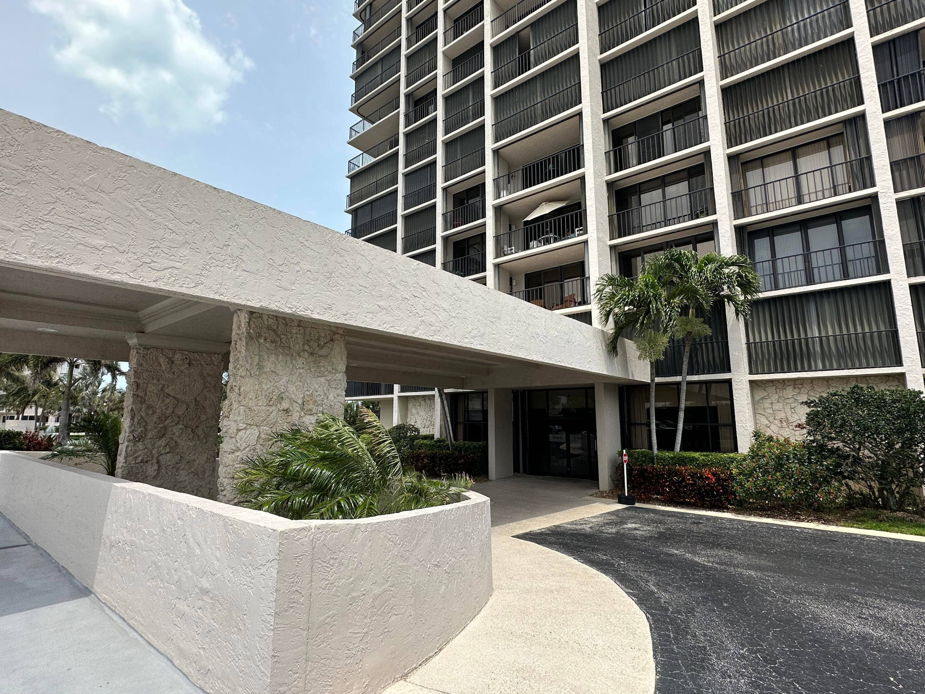 Penthouse facing directly East with spectacular Ocean Views !