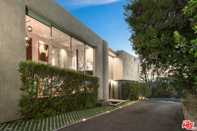 1227  N Tigertail RD Brentwood LA