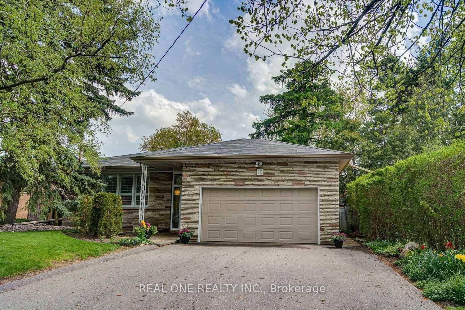Extremely Well Maintained Large Bungalow With In Law Suite amp ; Double Car Garage On A Quiet Cul De Sac Siding Onto Green Space.