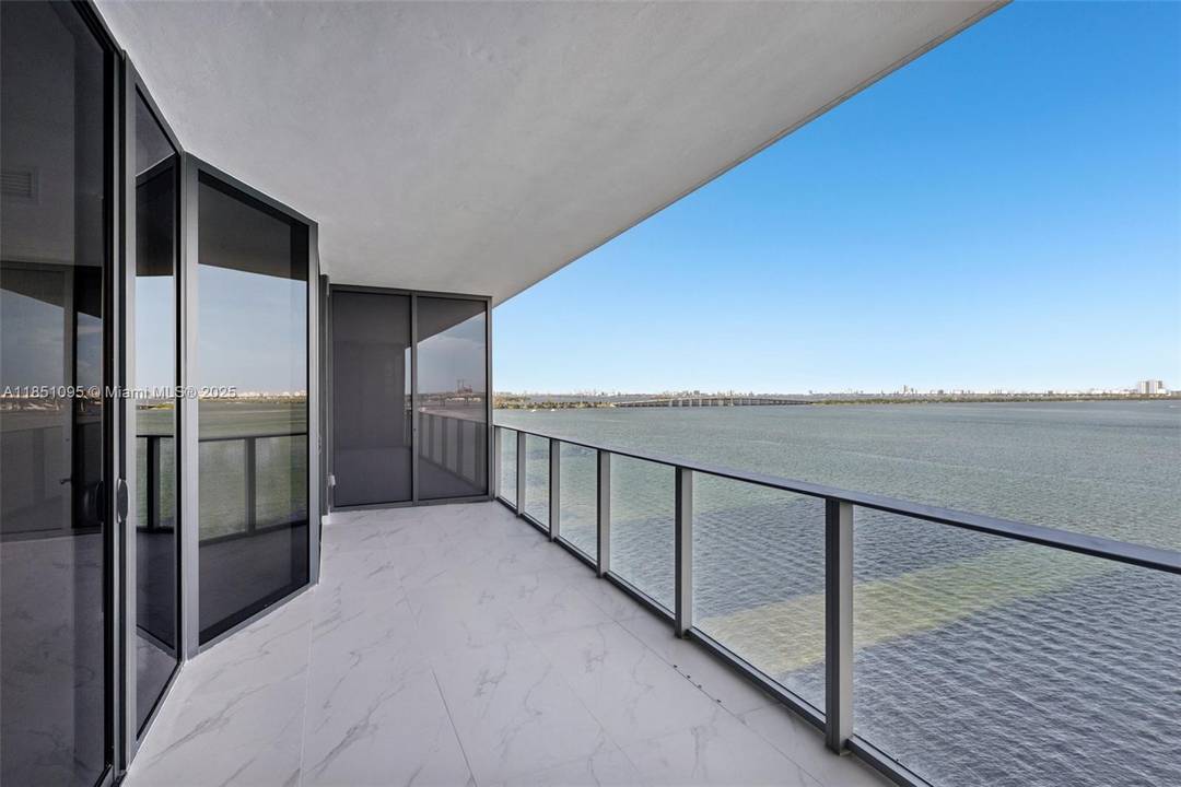 Experience refined luxury at Aria Reserve South Tower, perfectly situated in Miami s vibrant Edgewater neighborhood.