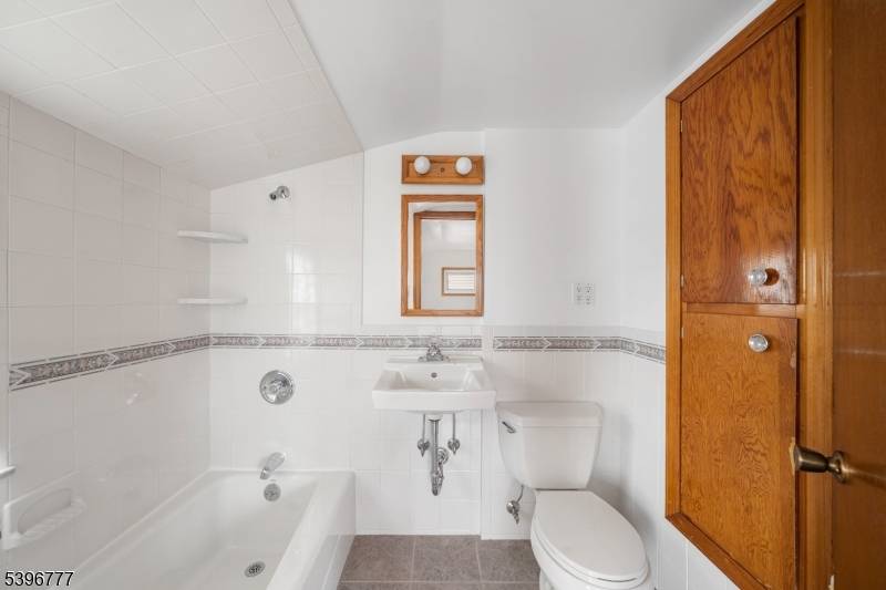 Erudo St Linden City New Jersey Rental