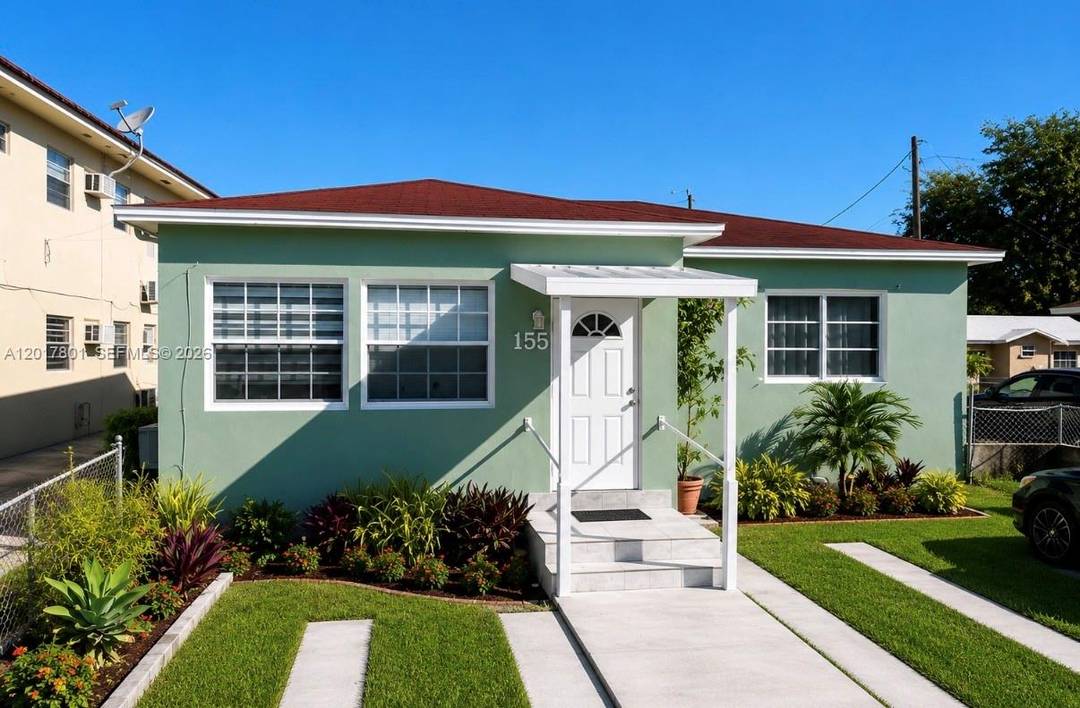 Step inside into this cash cow duplex !