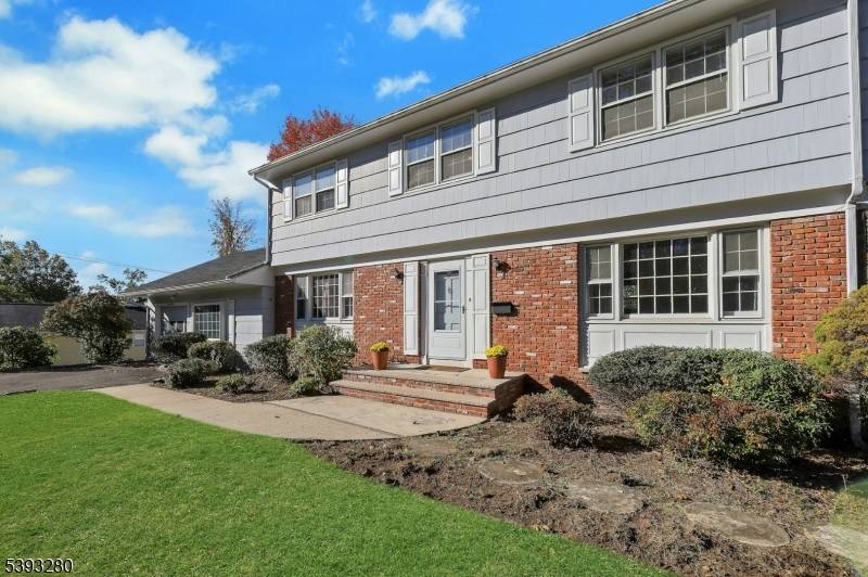 Welcome to Packanack Lake Living !