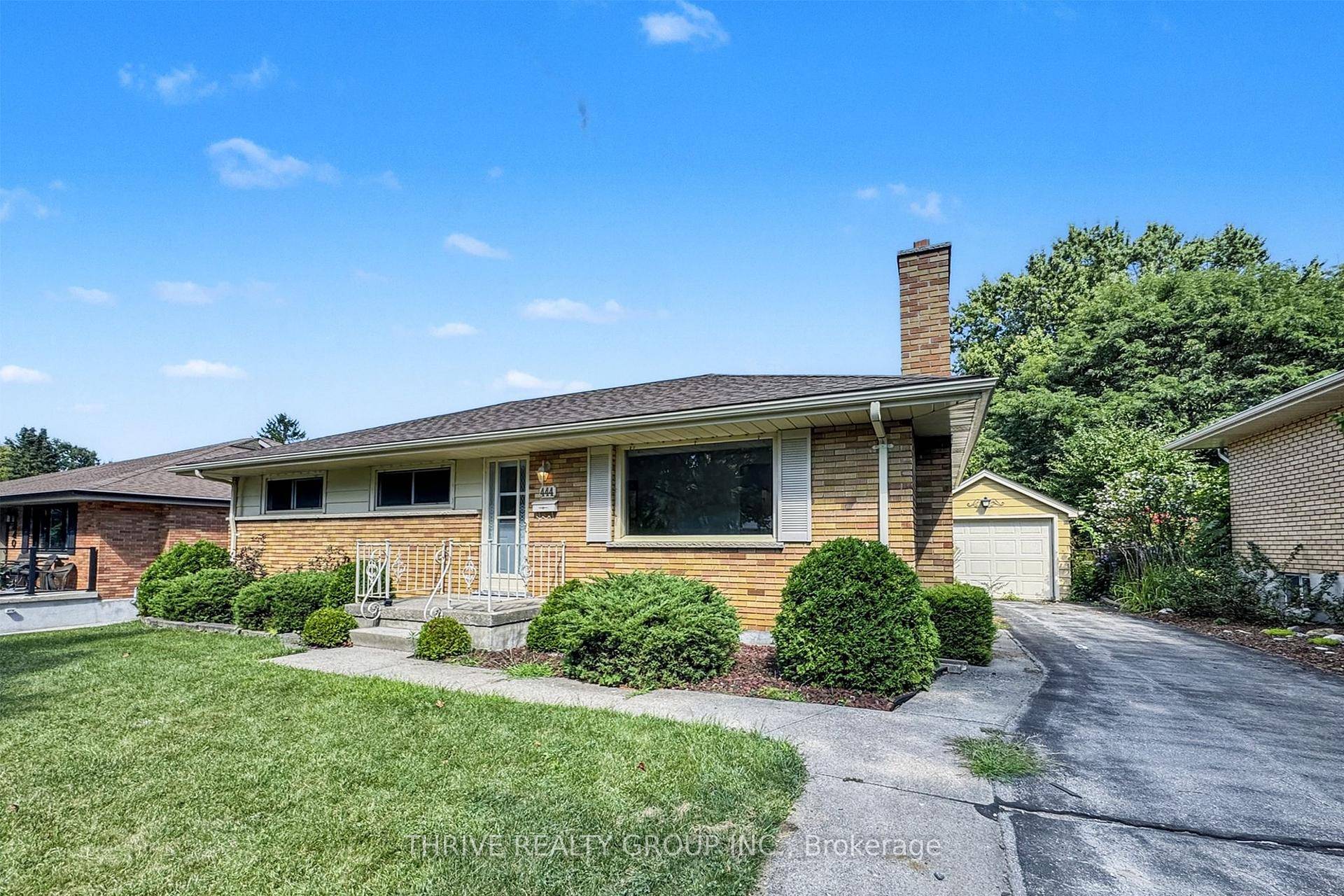 444 Ridgewood Cres Upper SuiteBright, spacious, and ready to move in !