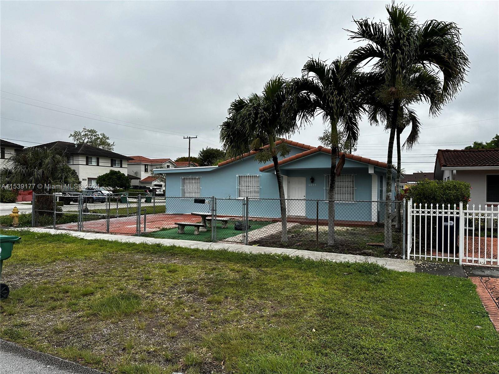 Home in the heart of the desirable Coral Gables neighborhood !
