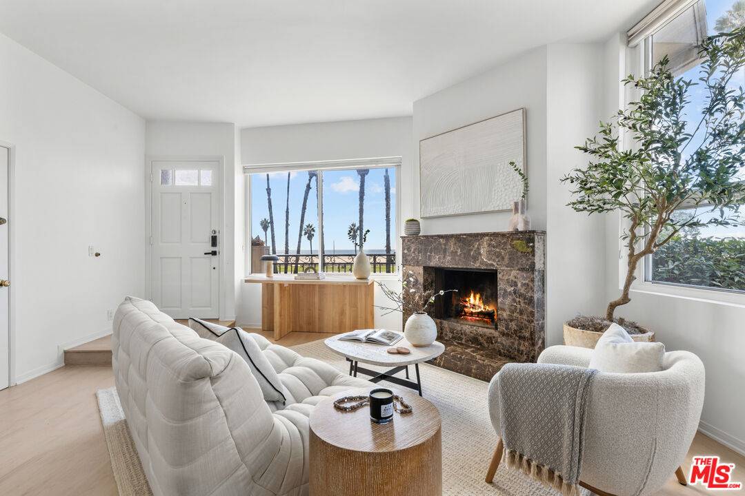 118 Wadsworth Ave 1BR Santa Monica La