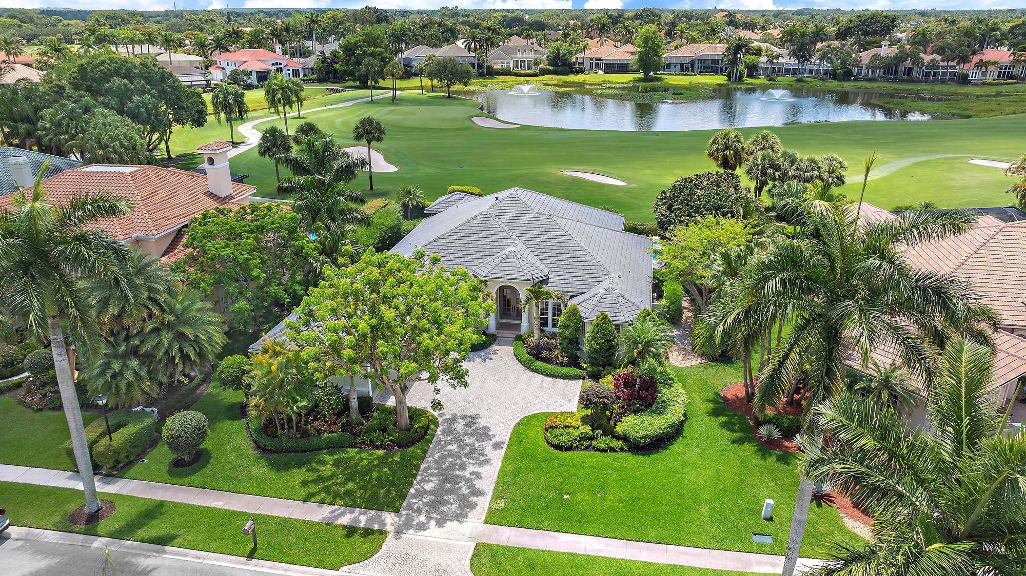 IMMEDIATE PREMIER GOLF MEMBERSHIP AVAILABLE WITH THE PURCHASE OF THIS HOME.