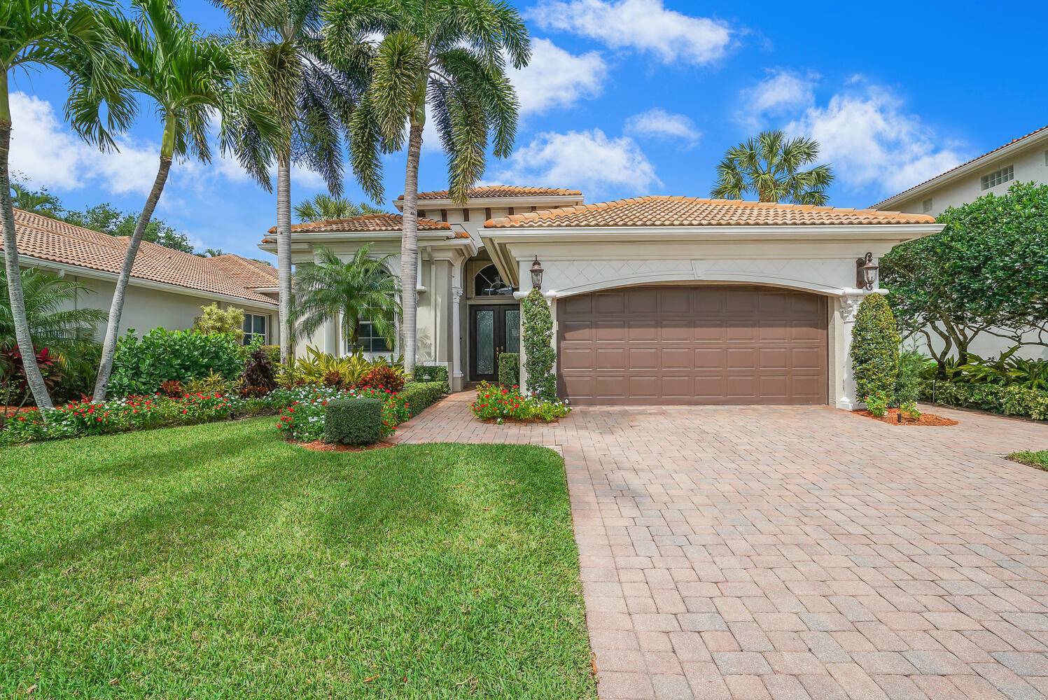 BEAUTIFUL ONE STORY HOME SITS ON A GORGEOUS OVERSIZED GOLF COURSE LOT.