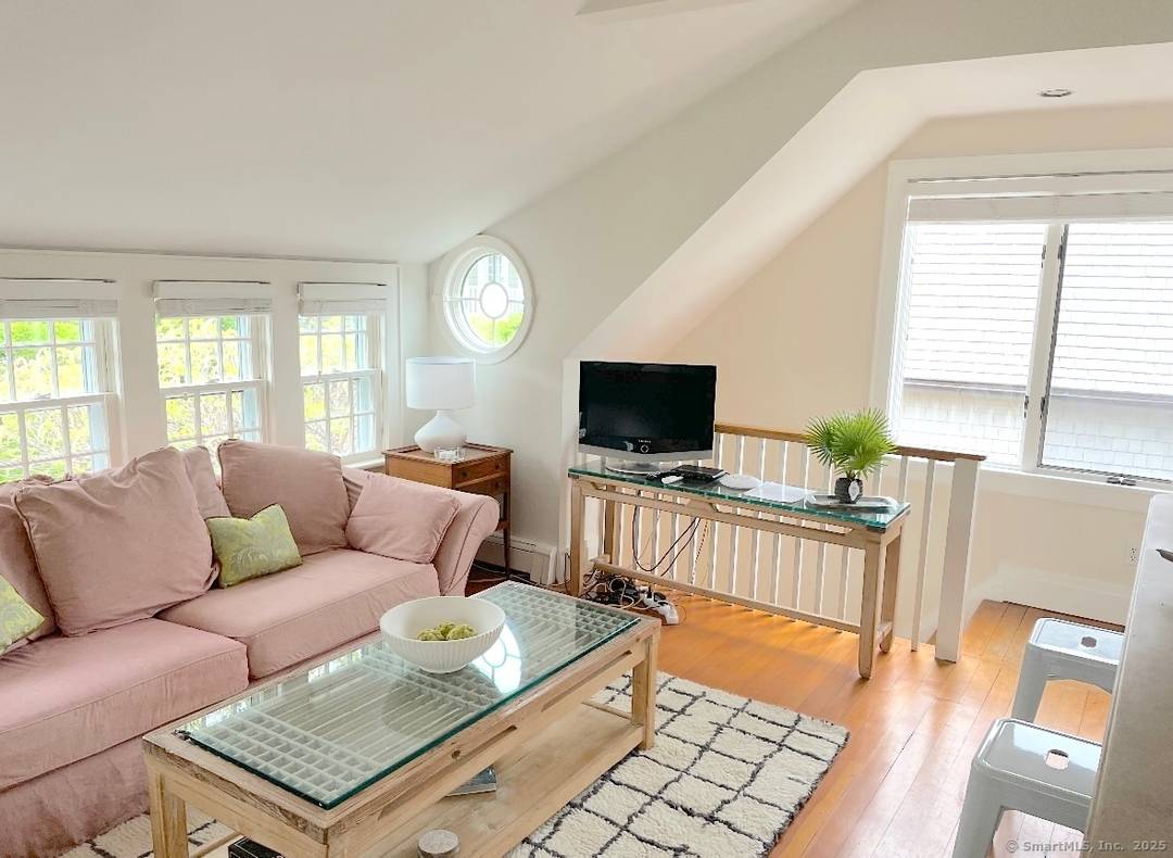 Looking for a furnished spot to rent for a short term option ?