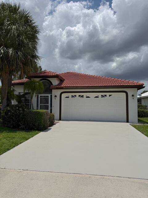 NEW ROOF AND AIR CONDITIONERS Look no further for your dream home in this desirable community in the heart of Wellington !