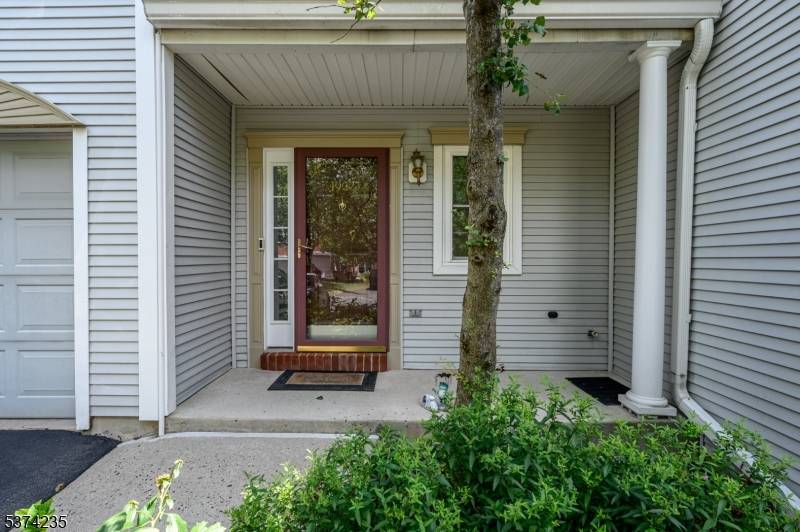 Welcome to Glenbrooke, in highly desirable Bridgewater, premieres this lovely 2 Bed 2.