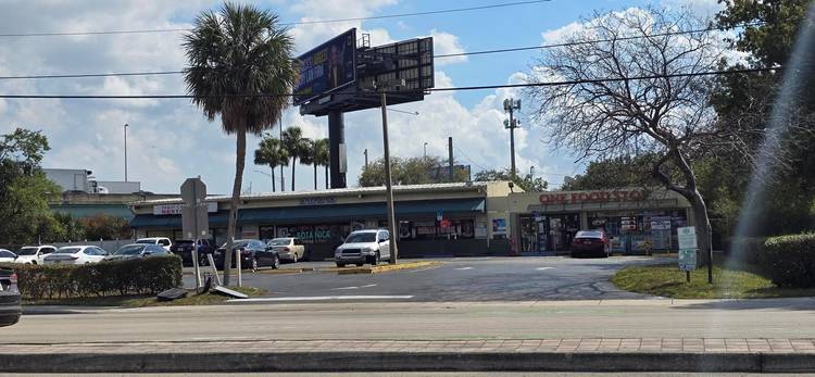 Great opportunity to LEASE an established business in North Lauderdale Florida.