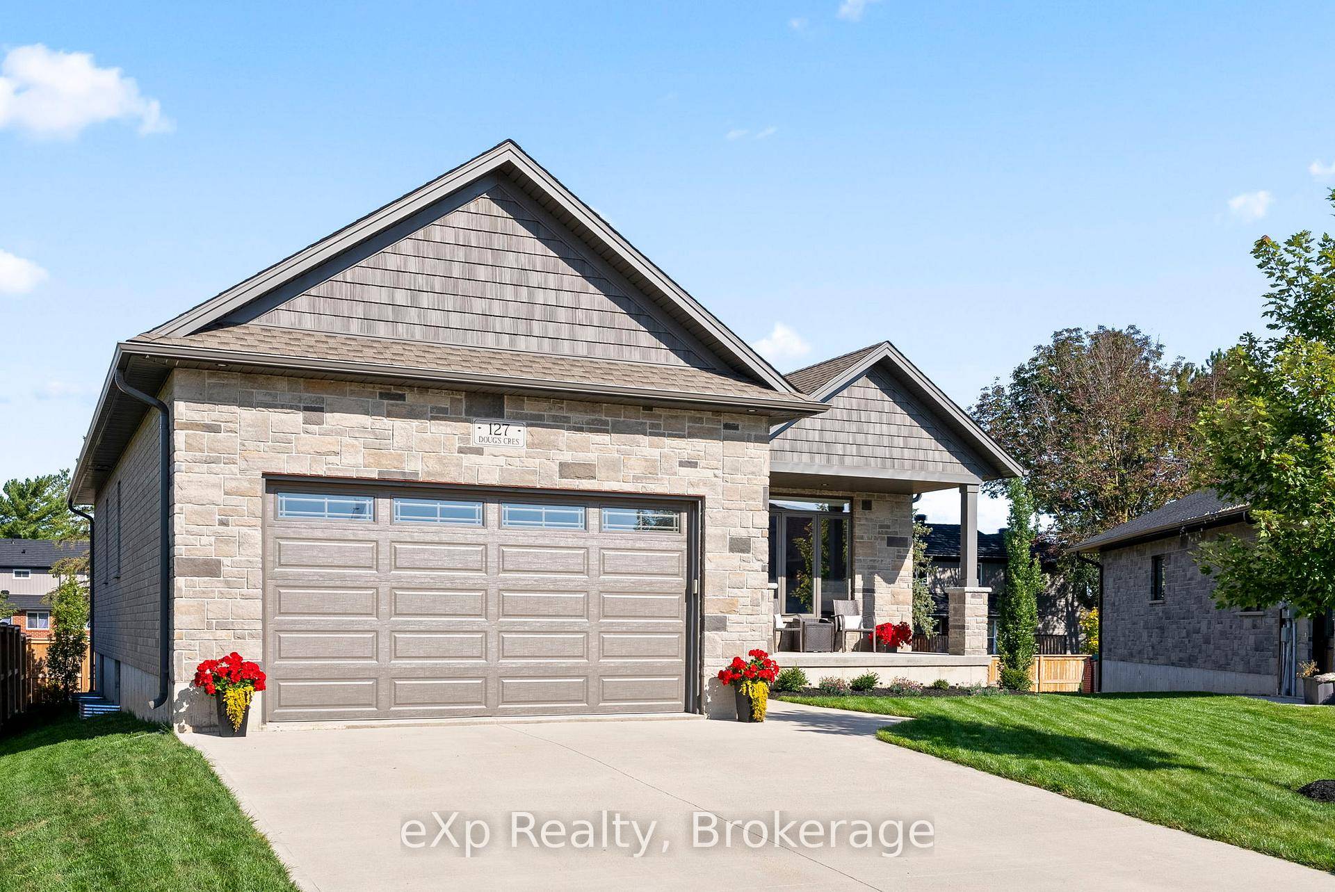 Tucked away in a quiet cul de sac just one block from local sports fields, a splash pad, park, and walking track, this 4 year new bungalow blends modern comfort ...