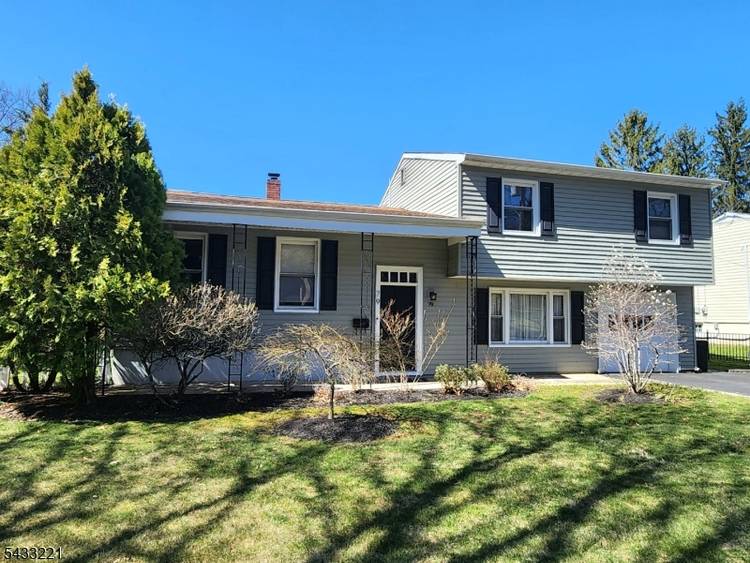 Delightful home in Summit !
