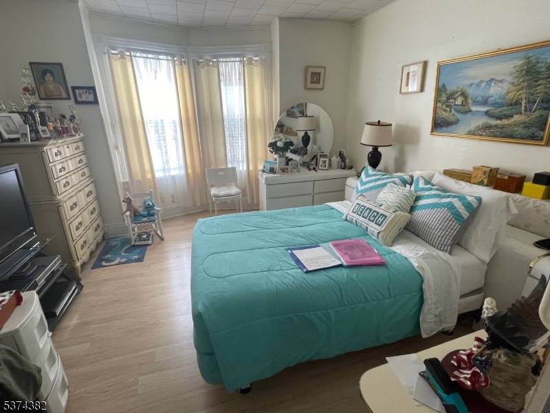 Discover an exceptional opportunity with this well kept 2 family home, perfectly situated in Newark's prestigious Forest Hill Neighborhood.