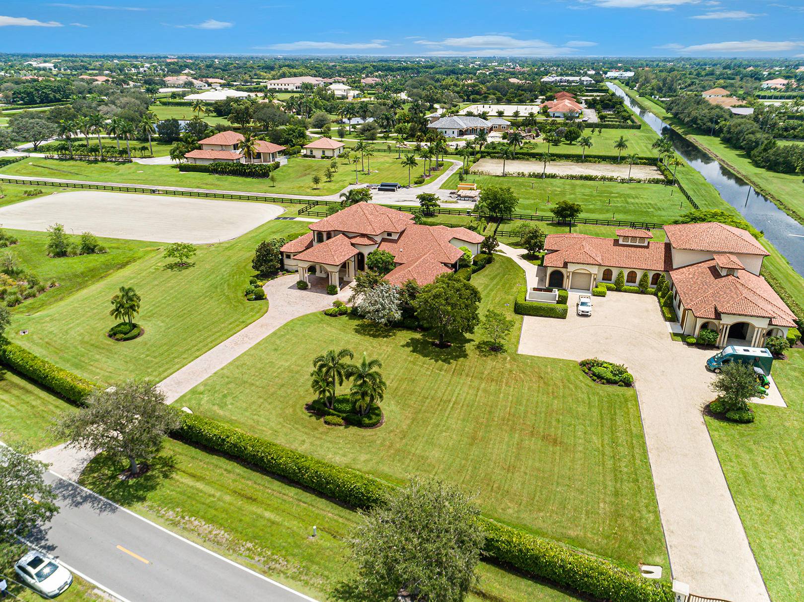 Incredible estate... everything you could want and more, only a short hack to the showgrounds.