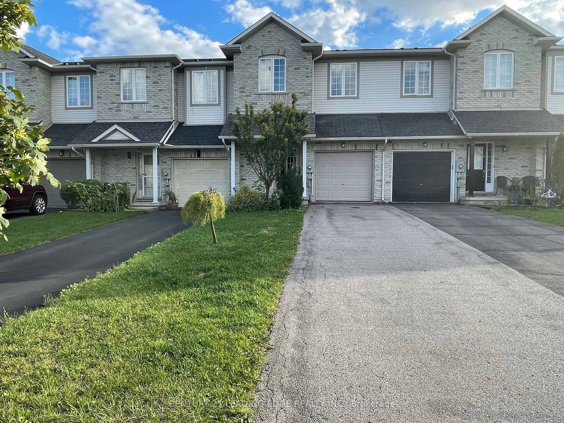 Stunning Freehold 3 Bedrooms Town House, Open Concept Design Featuring Ceramic Hardwood Floors, 2.