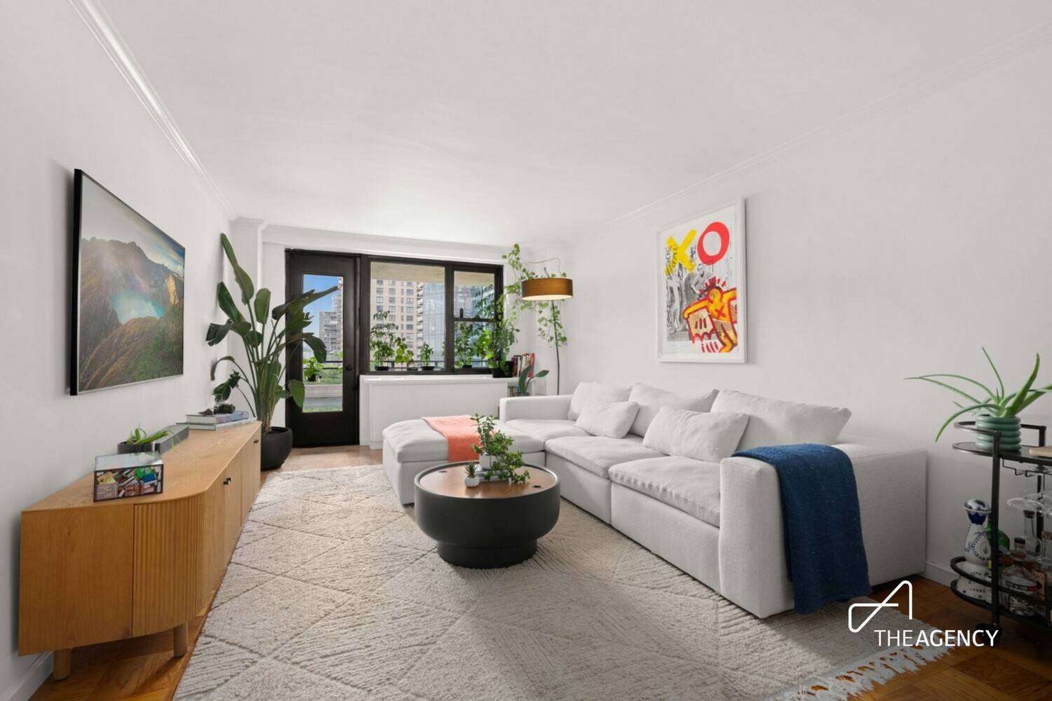 Sunsets, Space amp ; Sophistication in the Heart of Lincoln Square Step into refined city living in this recently refreshed, oversized 1 bedroom residence located in one of Manhattan's most ...