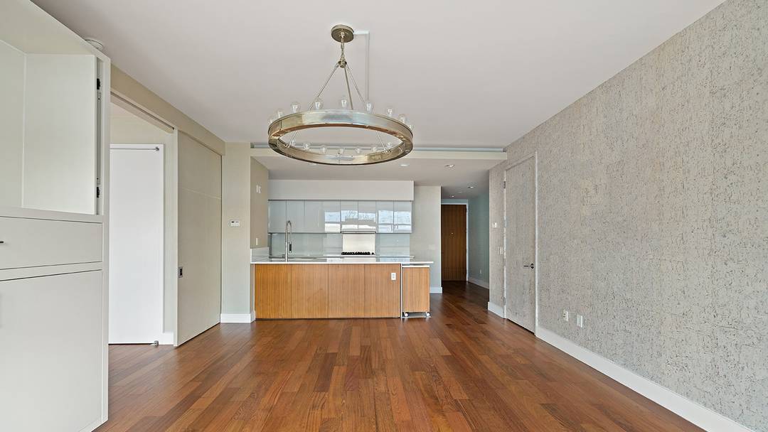 One bedroom, one bathroom designer showpiece in the incomparable Chelsea Modern Condominium !