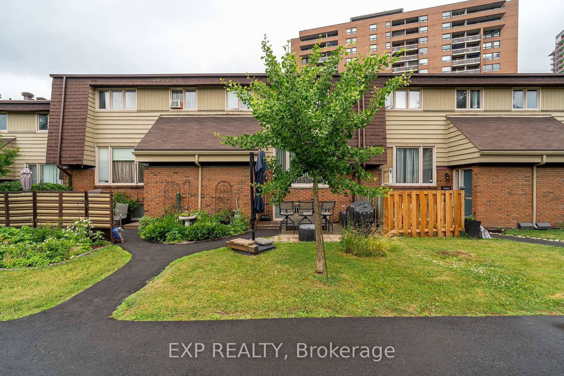 Welcome to this charming and beautifully updated three bedroom row unit, ideally located just minutes from the 417 and the Transitway offering unbeatable convenience in a vibrant, connected neighbourhood.