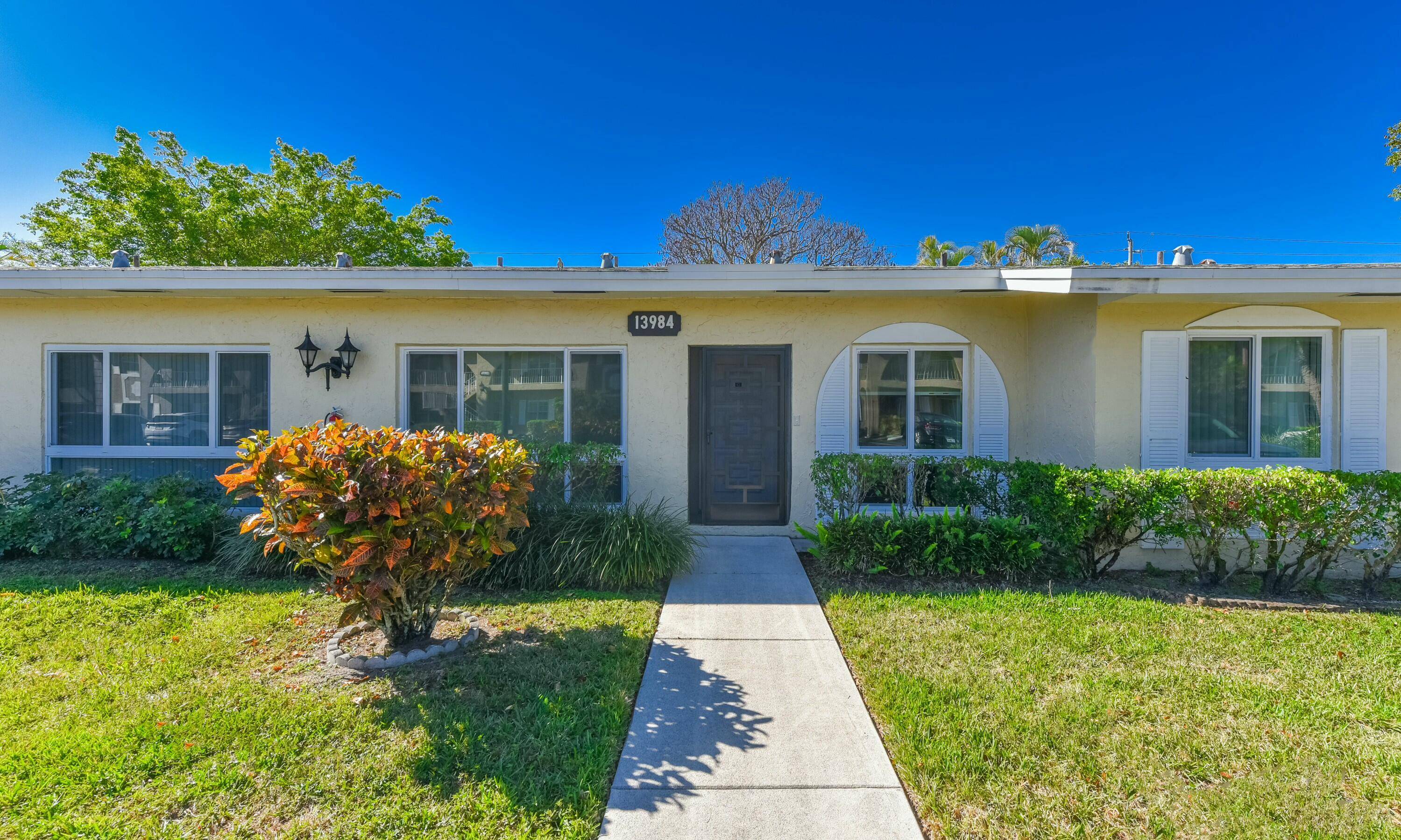 Fabulous 2 bedroom 2 bathroom villa with enclosed sunroom NEW HURRICANE IMPACT WINDOWS AND SLIDING GLASS DOORS !