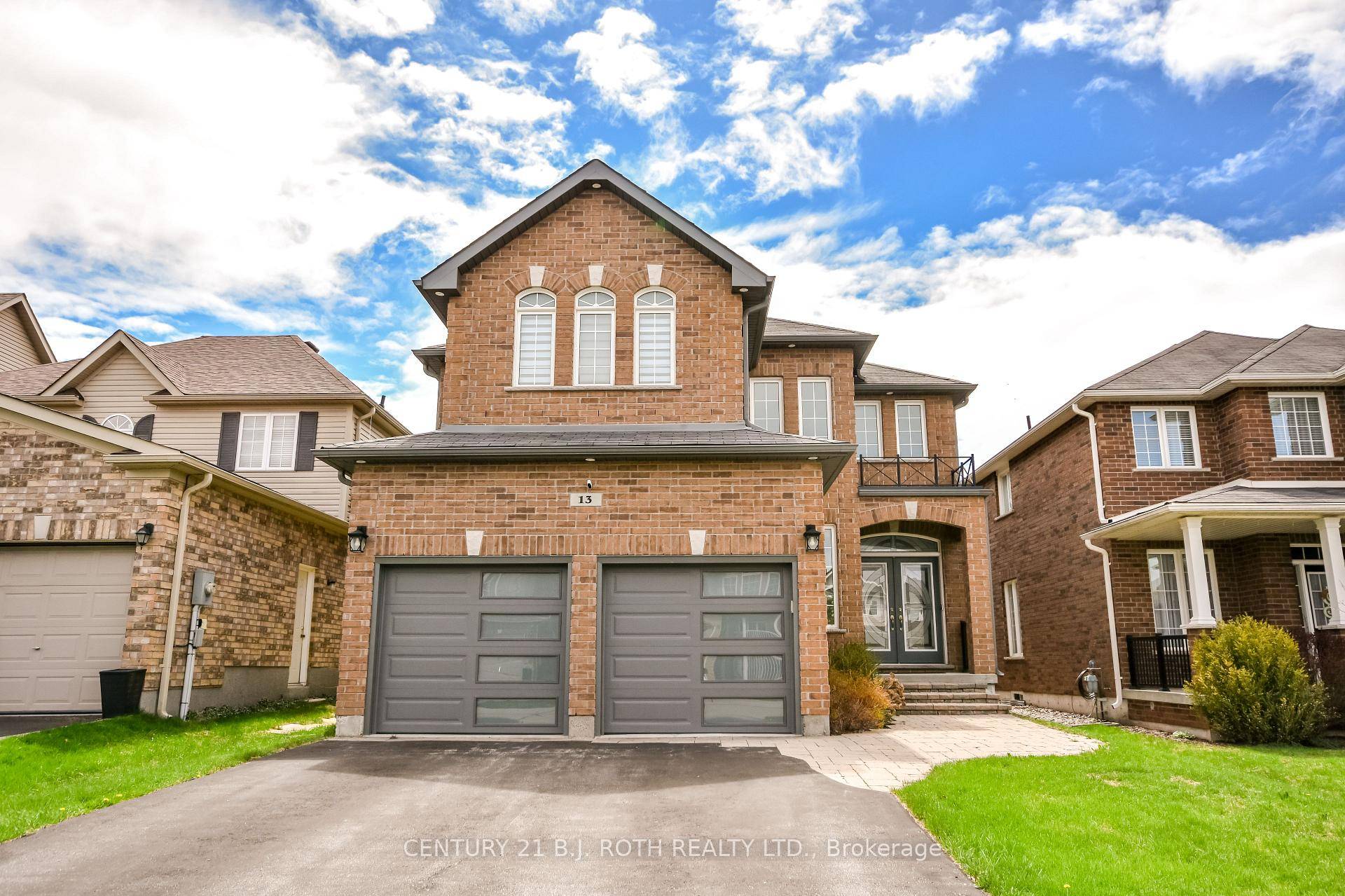 Pool is Open ! ! Enter into this exceptional 2 storey home, tucked away on a quiet, low traffic court in one of Barrie's sought out southwest neighborhoods.