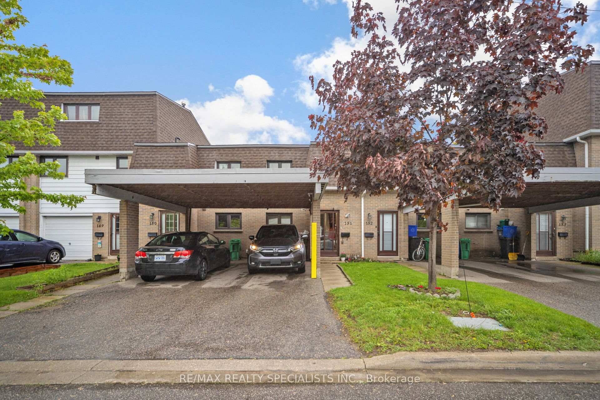 Experience city living at its fnest in this chic condo retreat.