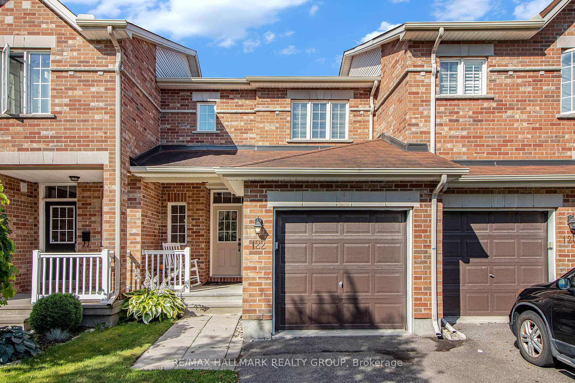 Welcome to 122 Eye Bright Crescent in the charming and family oriented Riverside South !