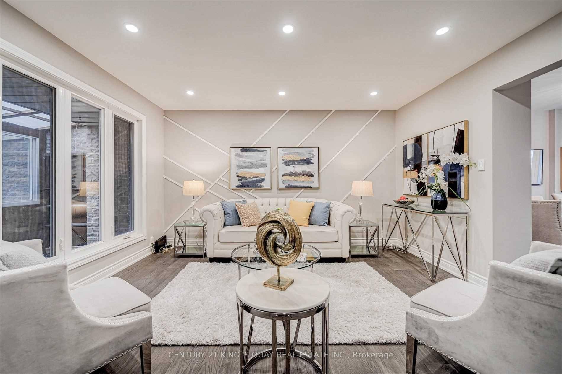 Freehold Townhouse, No Condominium Fee !