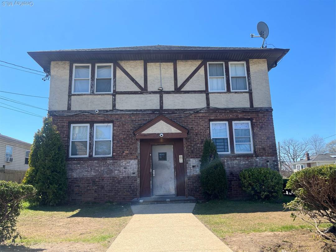 Beautiful completely renovated, all new kitchen, bath, flooring, 3 bedroom, 1 full bath, freshly painted the tenant pays all utilities No pets, no smoking.