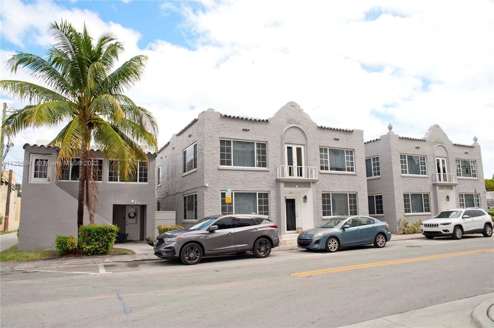 Multi family complex with 10 2Br 1Ba units for sale in the heart of Downtown Hollywood.