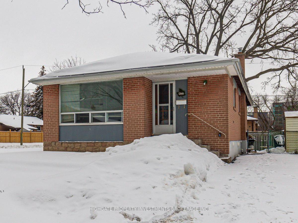 Beautiful, Newly Updated 3Br 1Bath Apartment The Highly Coveted Bay Ridges.