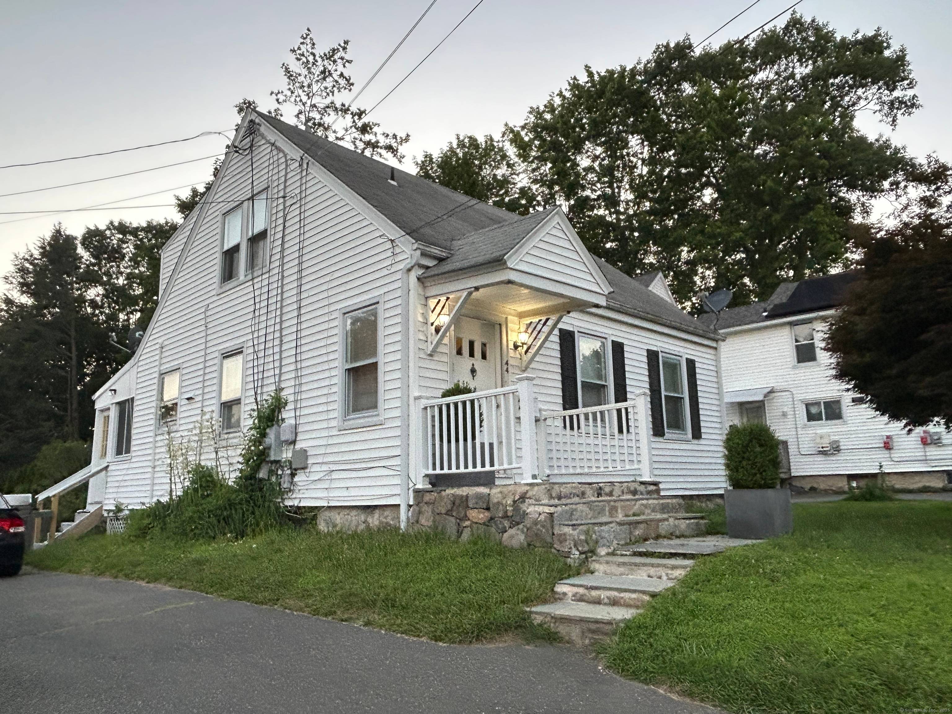 Welcome to 44 Starr Ave, Danbury, CT 06811 Great Investment opportunity, owners occupants or long term renter investment, excellent monthly cash flow.